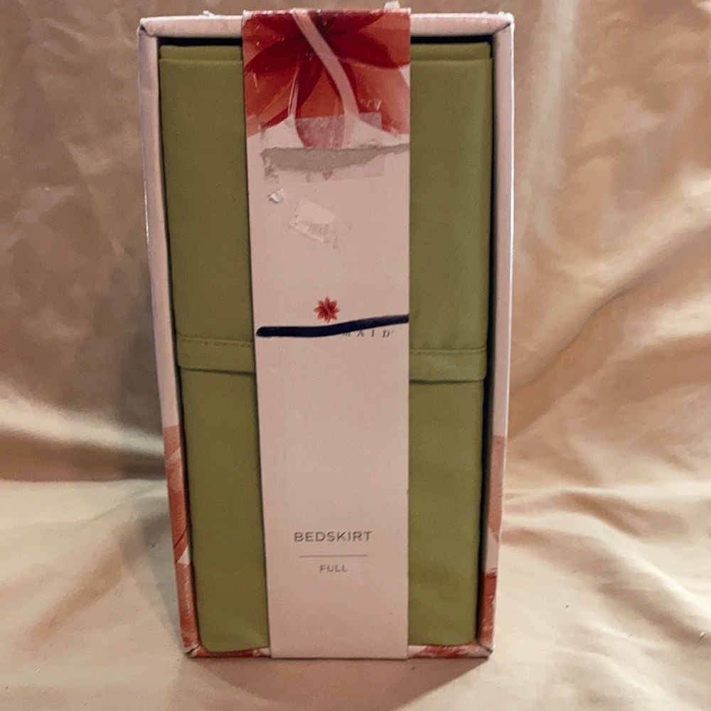 Full green bed skirt